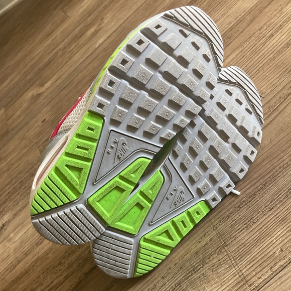 NIKE AIR white & neon shoes - Picture 7 of 7